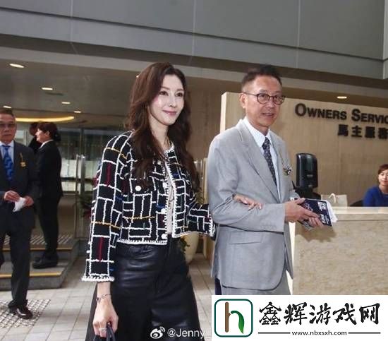 54岁李嘉欣罕见现身